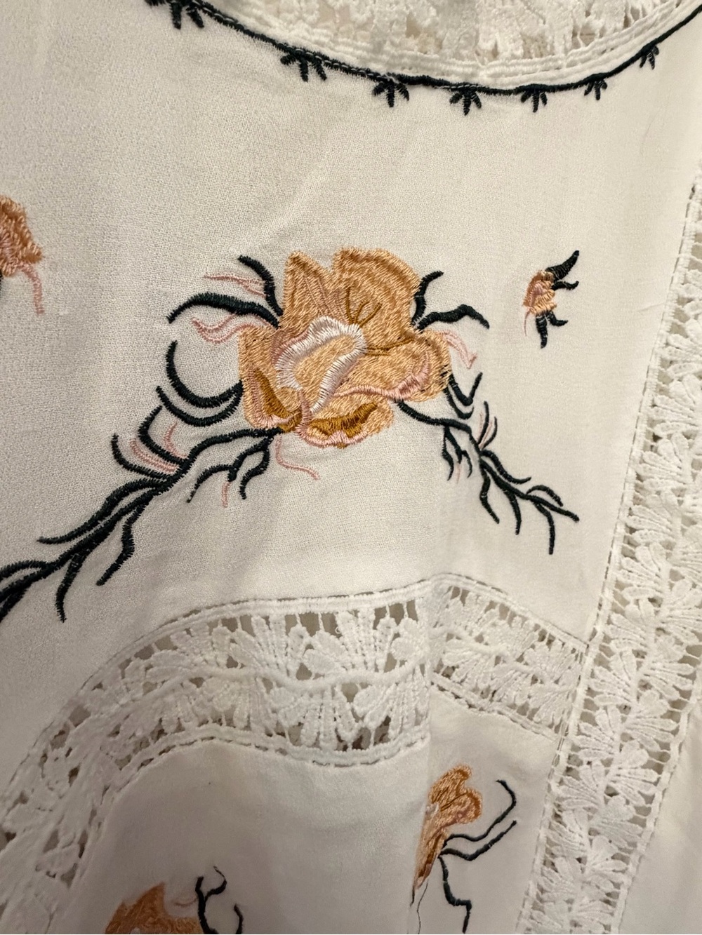 POL White Embroidered Floral Lace-Trim Women's Top SZ S - Picture 2 of 7